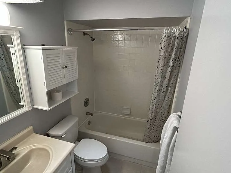3015 Candlewyck Ln E — Photo 11
