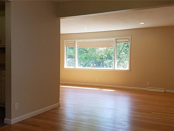 5th image of 136 Melbourne Ave