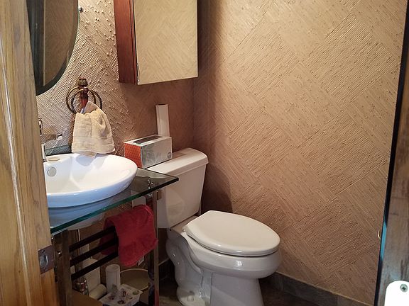 4th image of 550 Vine Ave APT 202