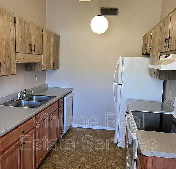 7708 Gulf Ct — Photo 3