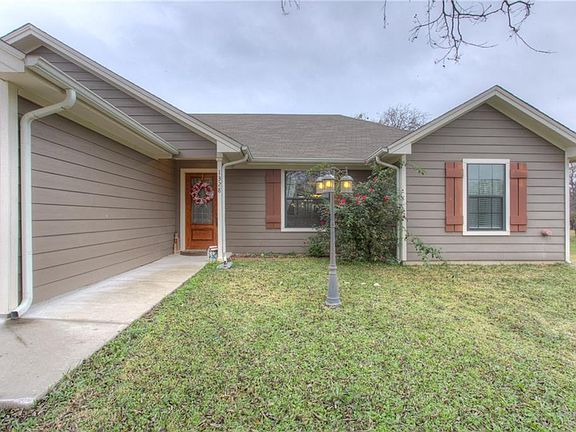 3rd image of 1328 Laredo Dr