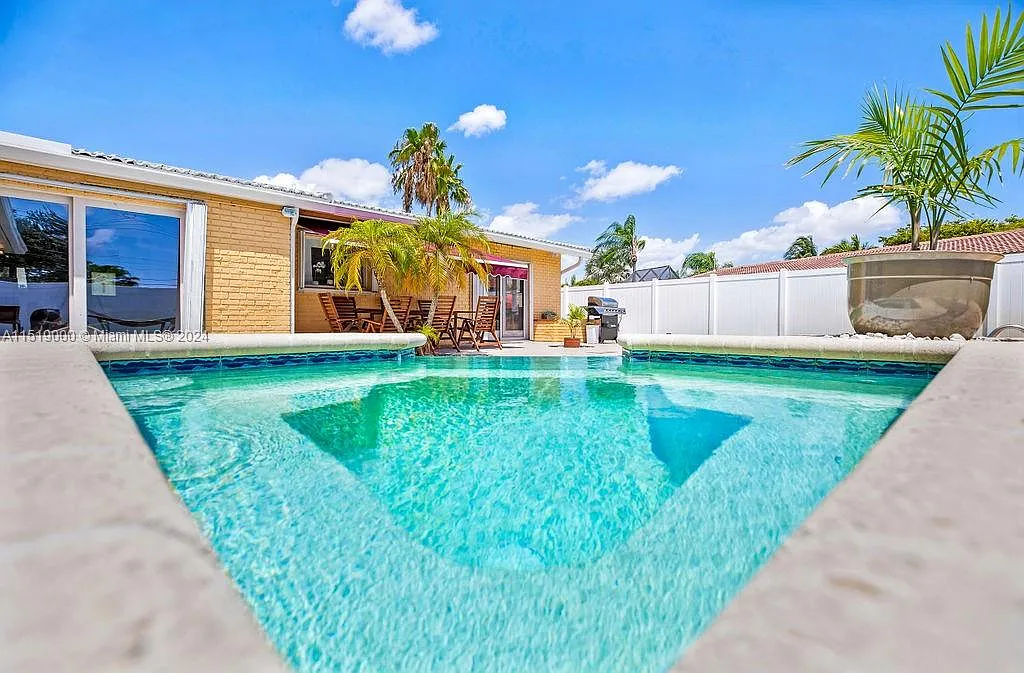 Coral Ridge Isles — Photo 1