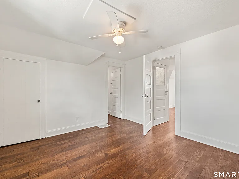318 Suburban Ave — Photo 27