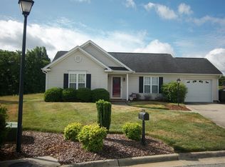 877 Big Creek Ct, High Point, NC 27265