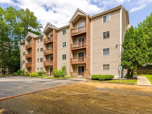 44 Maria Ave APT 104, Southbridge, MA 01550