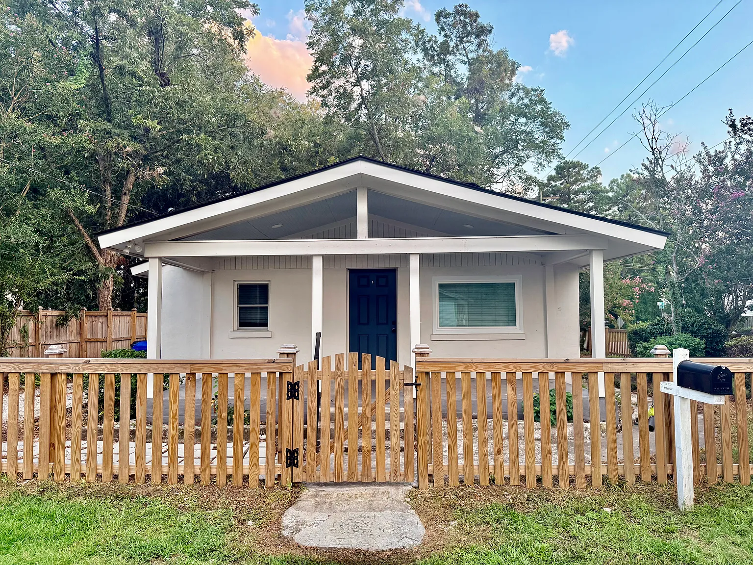 3 bed, 1399 sqft, $2,900 — Photo 1