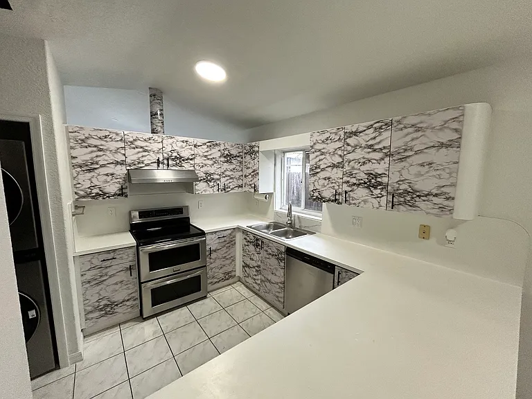 7582 W 34th Ct — Photo 24