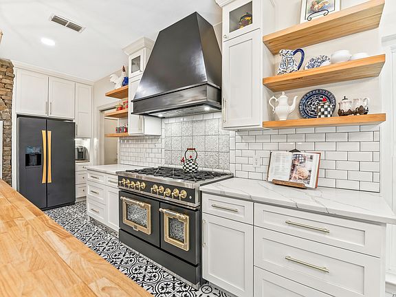 4th image of 49 N Inwood Heights