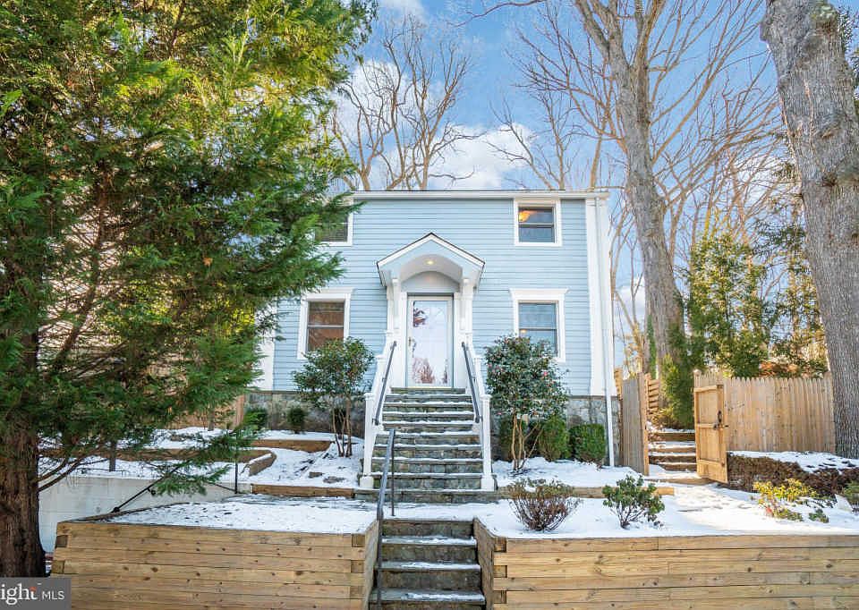 1st image of 1004 S Dinwiddie St