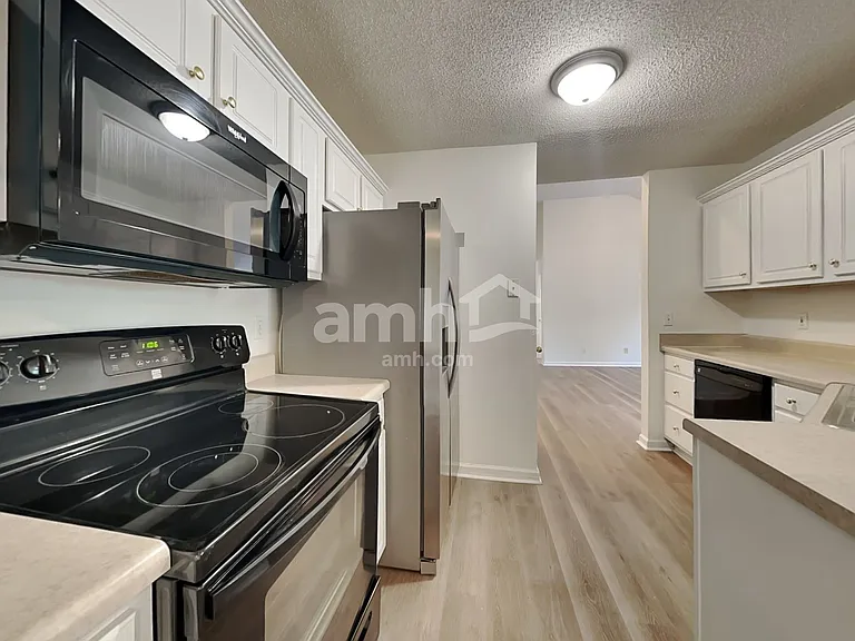 604 Lake Lennox Dr — Photo 3