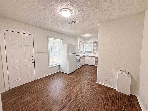 5th image of 6710 Petain Ave