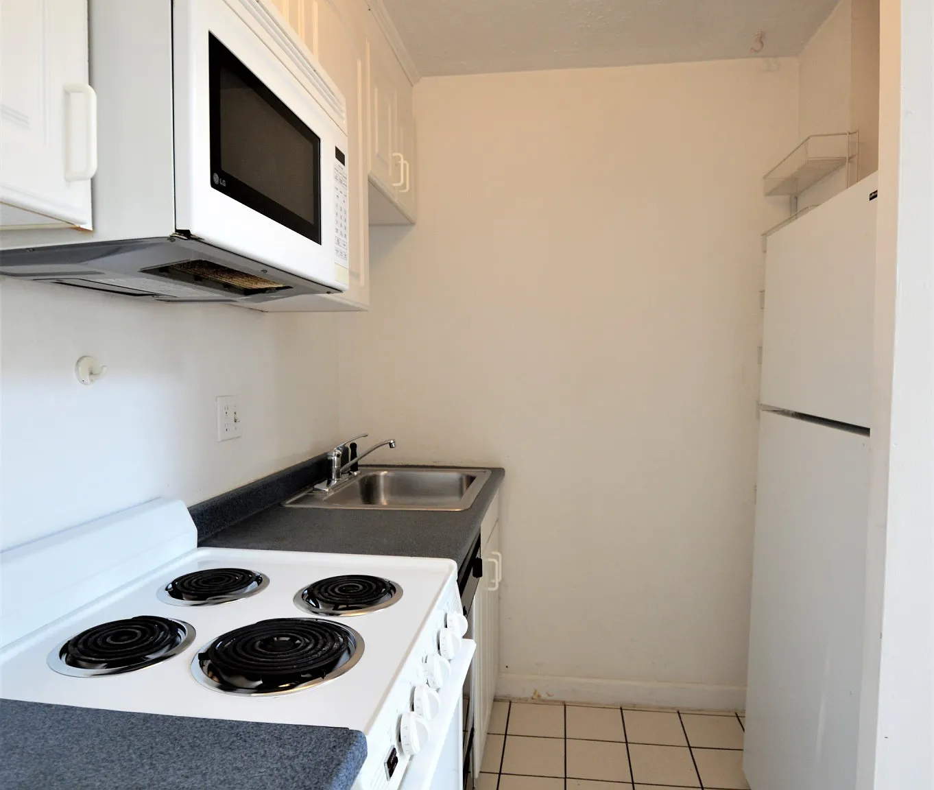 3 bed, 9999 sqft, $3,300 — Photo 3