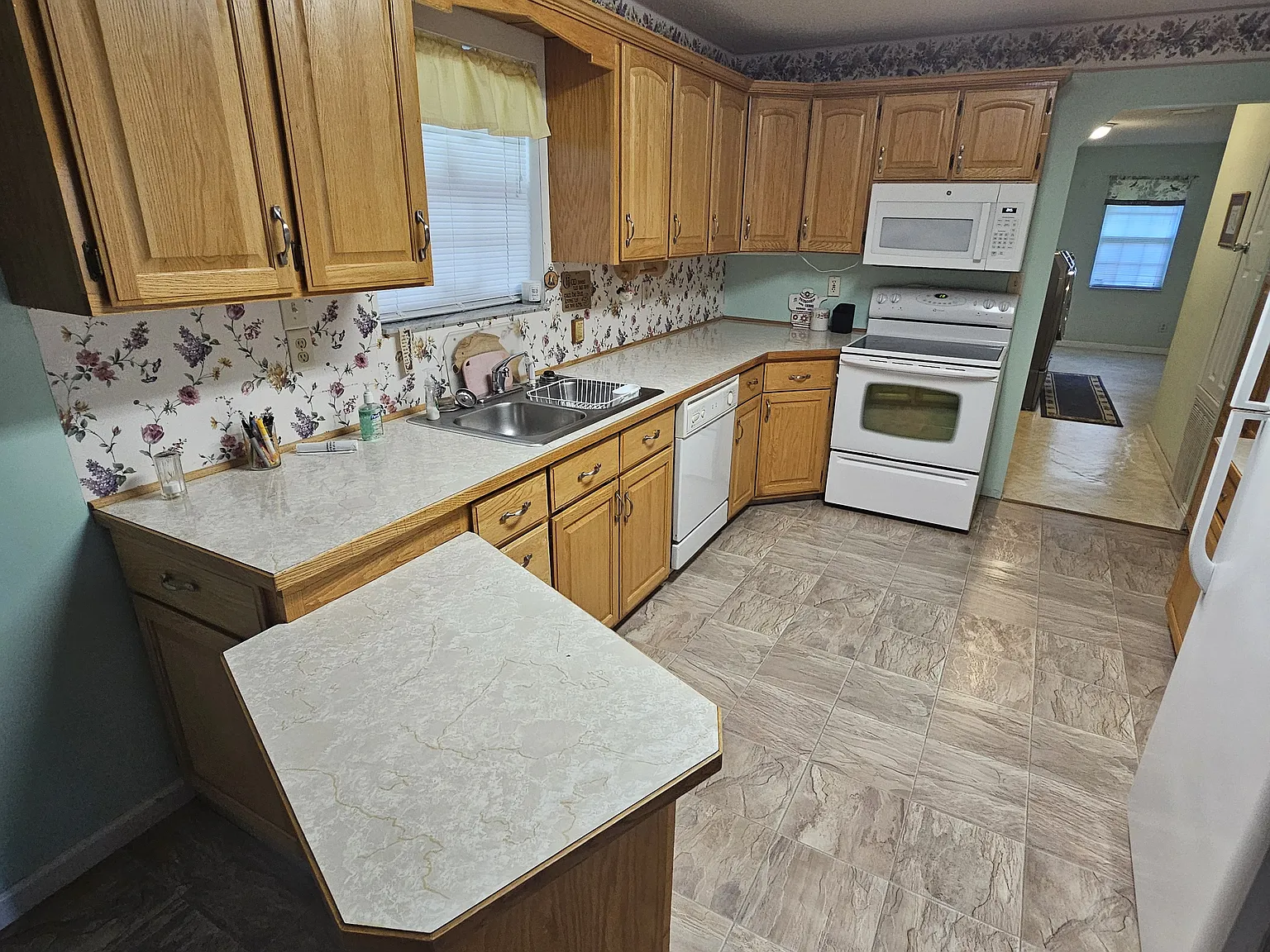 3 bed, 1900 sqft, $3,000 — Photo 4