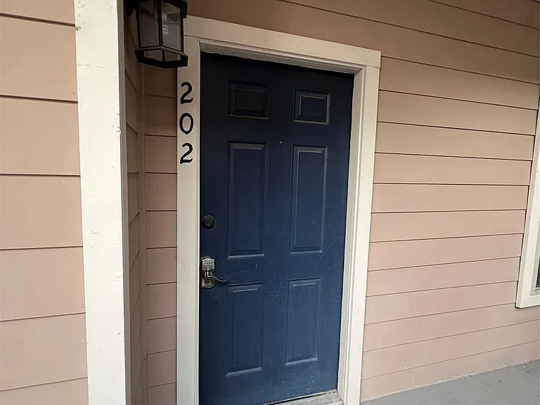 2414 Longview St #202 — Photo 33