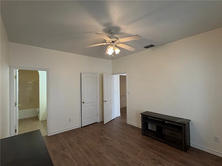 14901 Windward Dr — Photo 24