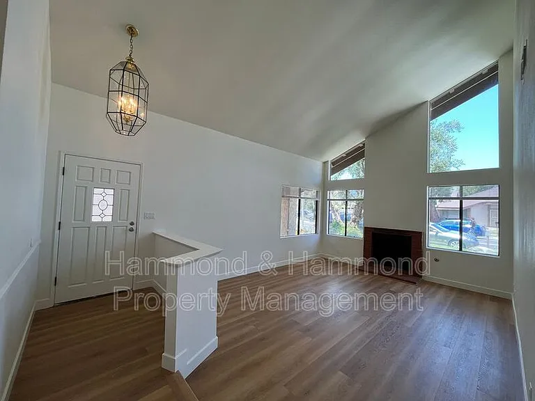 21812 Vintage St — Photo 7