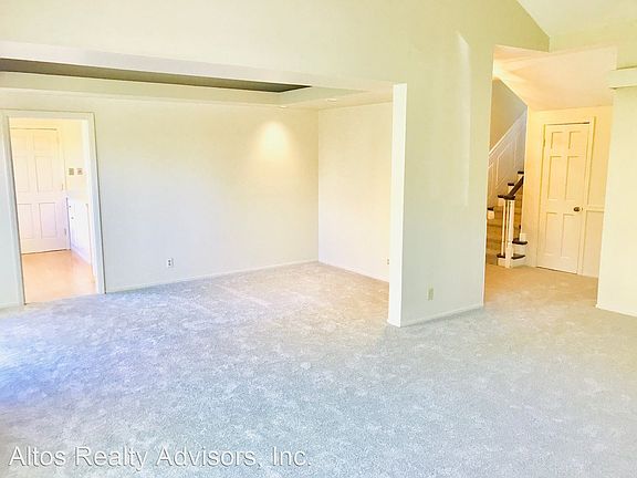 5th image of 8 Versailles St