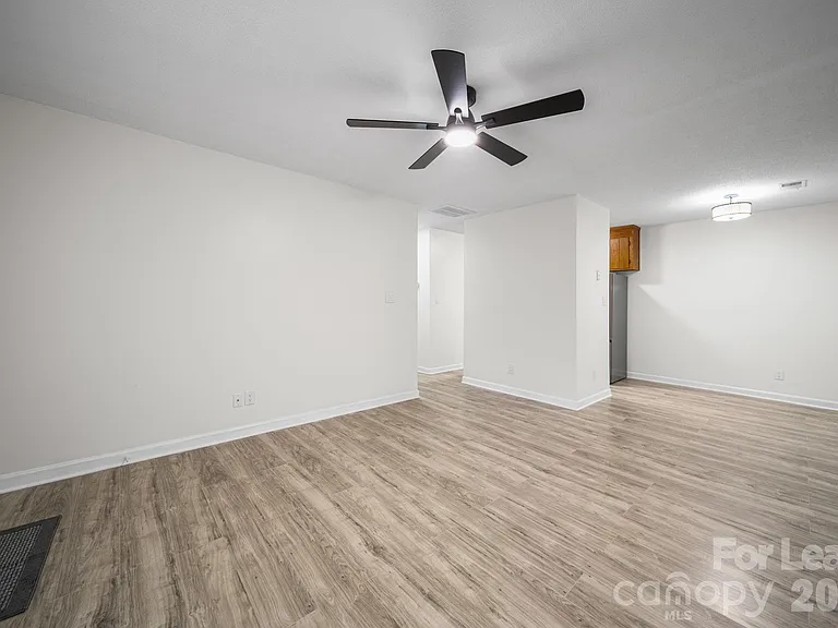 1110 Chandler Dr — Photo 4