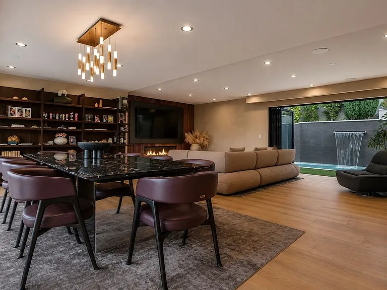 8721 Sunset Plaza Ter — Photo 23