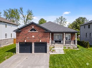 15 Emerald St, Wasaga Beach, ON L9Z0K8