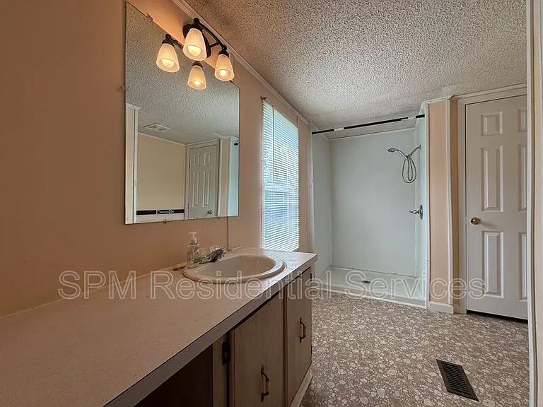 1227 Village Rd — Photo 10