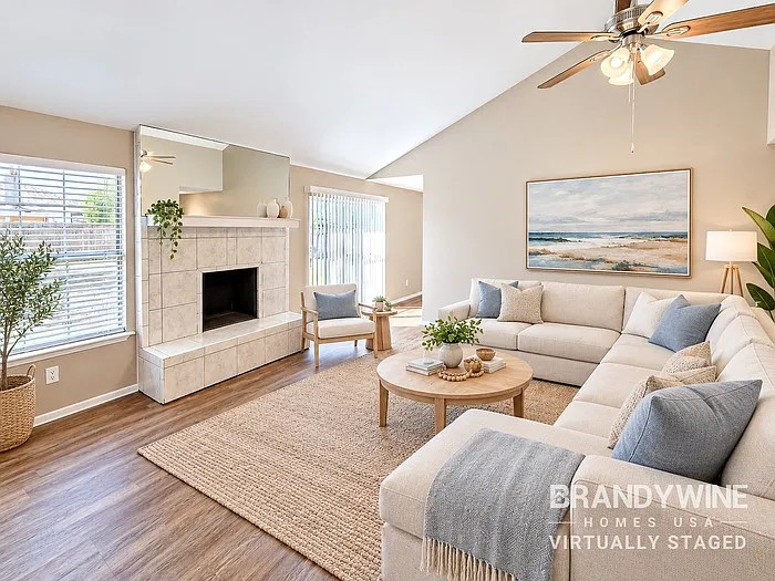 3 bed, 2.0 bath, 1301 sqft, $2,340 — Photo 3