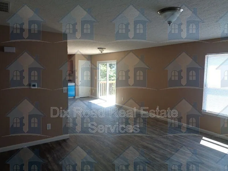 4 bed, 2.5 bath, 1738 sqft, $1,975 — Photo 3