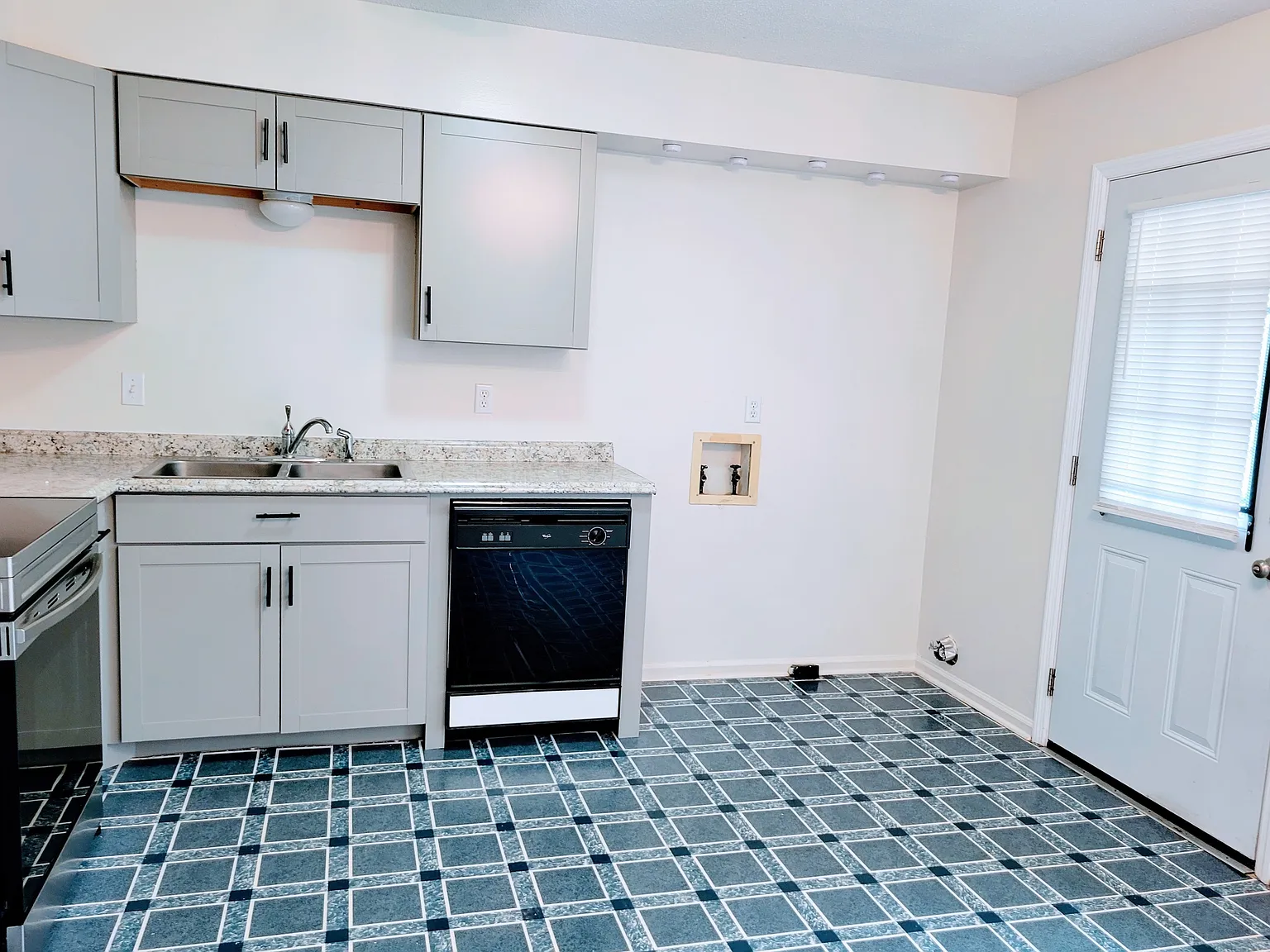10915 Queen Anne Ct — Photo 2