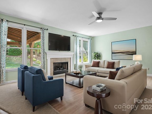 4th image of 151 Middleton Pl