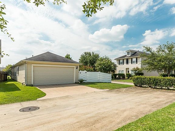 3rd image of 11910 Prior Park Dr