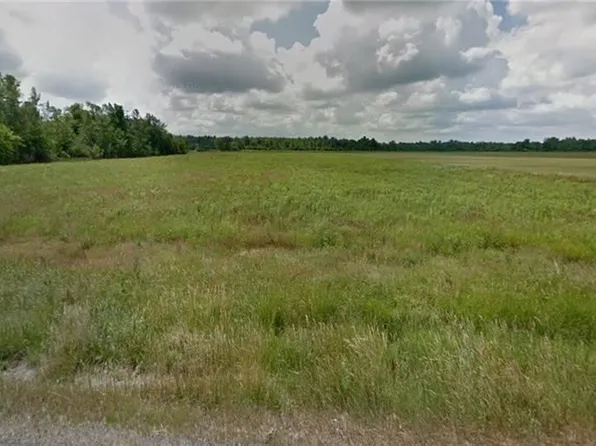 9697 County Rd, Clarence Center, NY 14032