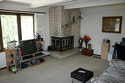 3rd image of 2748 Longview Dr