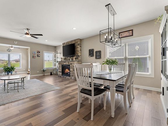 3rd image of 10813 Walnut Dr