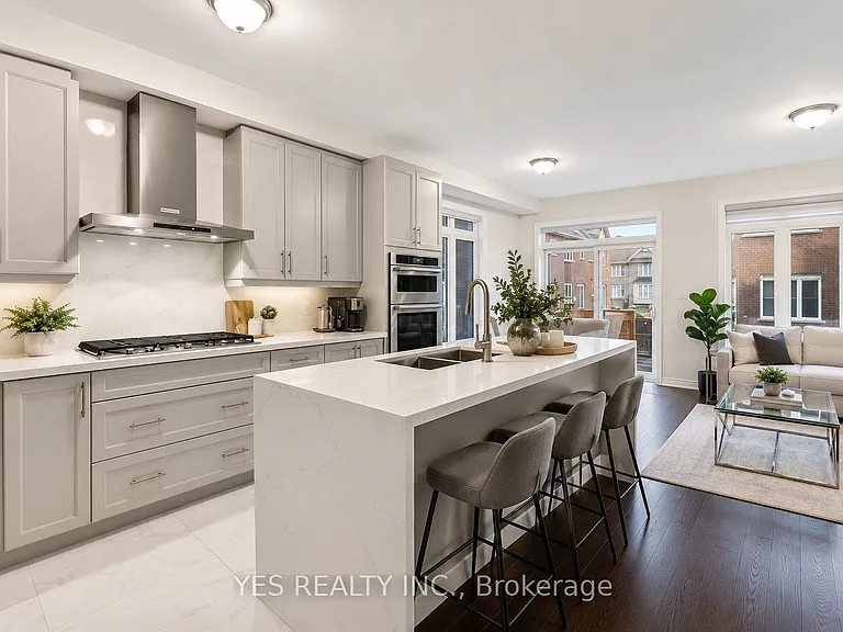 27 Royal Fern Cres S — Photo 2