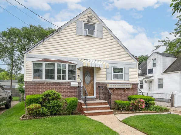 420 Pennsylvania Avenue, Williston Park, NY 11596