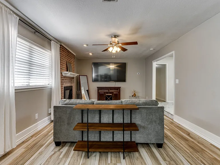 1828 Burnt Oak St — Photo 18