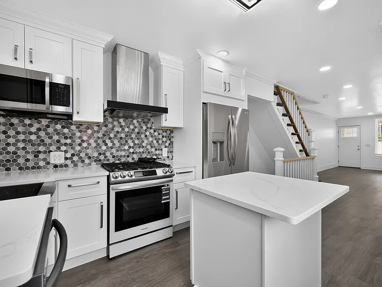 807 N 42nd St — Photo 14