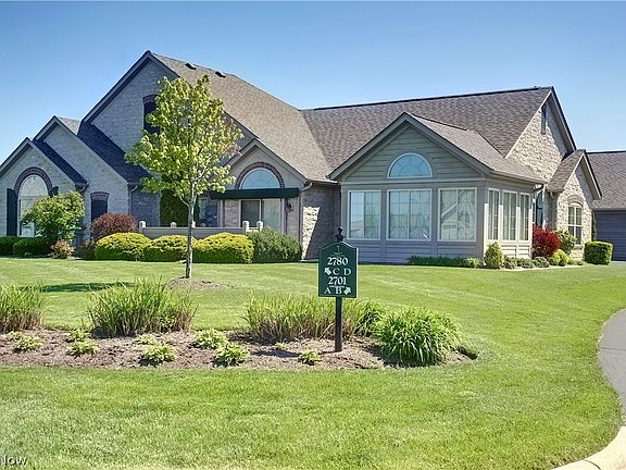3rd image of 2780D Canterbury Cir