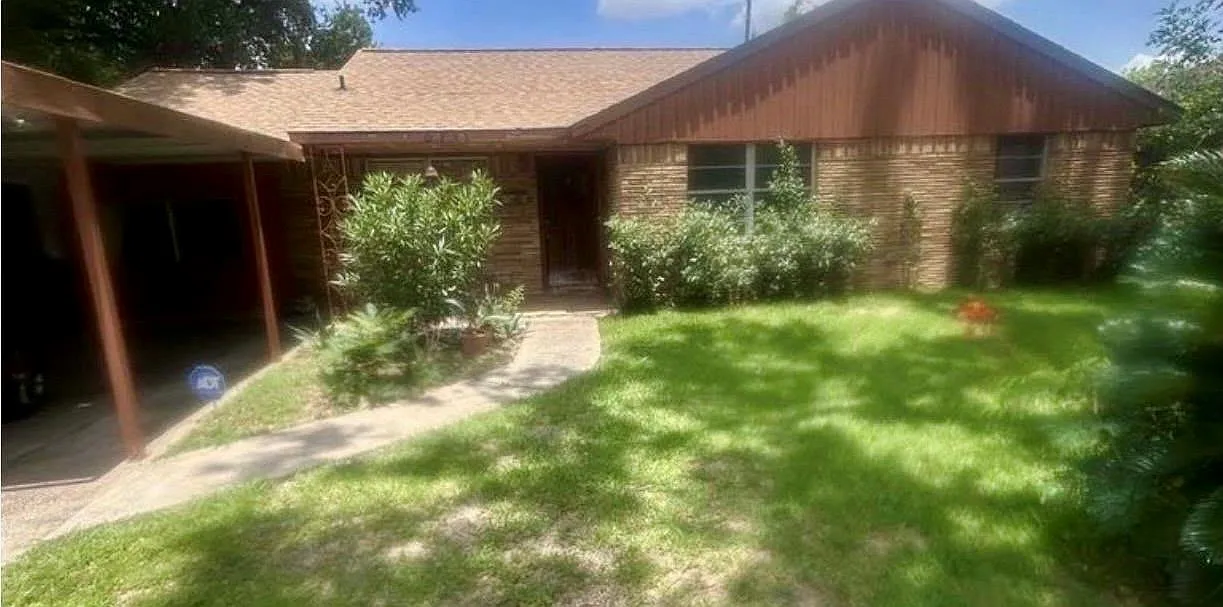 3 bed, 1.0 bath, 1426 sqft, $1,700 — Photo 1