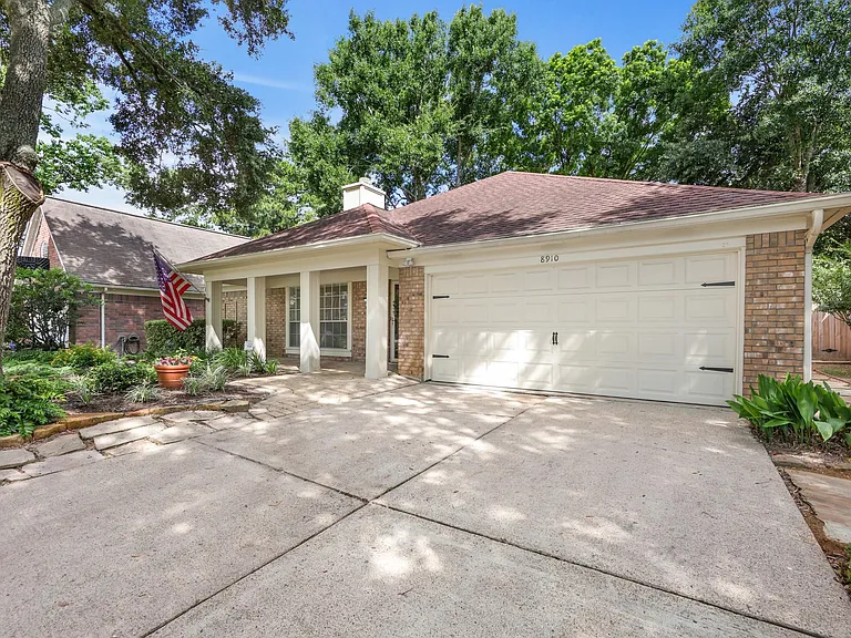 8910 Driftstone Dr — Photo 28