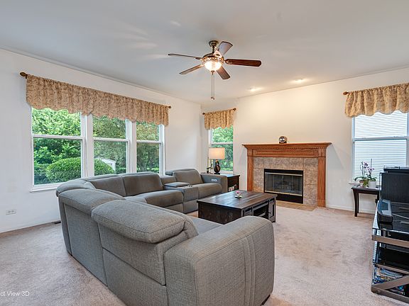 4th image of 633 Versailles Dr