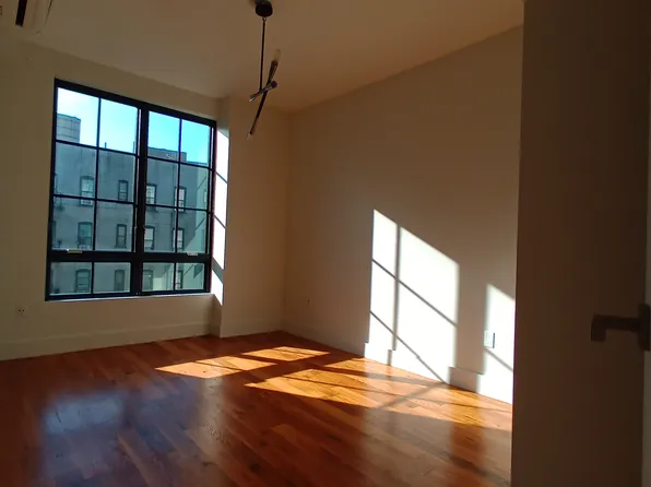 24 Ford Street image 10 of 27