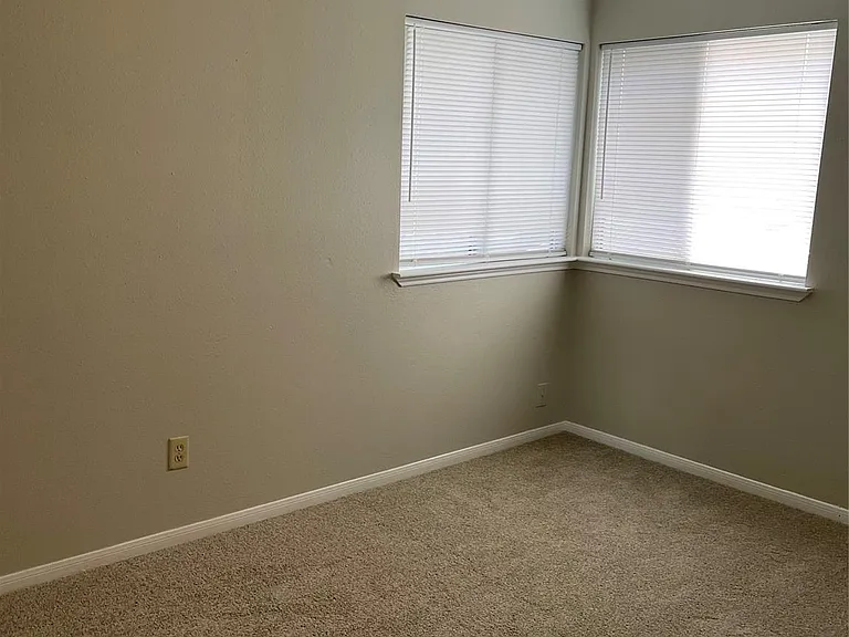 3118 Redcliff Dr — Photo 22