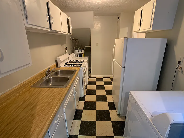 1661 Valley Ave — Photo 10
