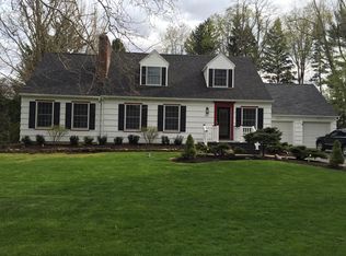 165 Crescent Dr, Orchard Park, NY 14127