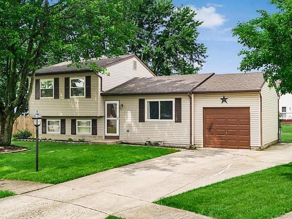 2nd image of 3841 Redwood Ct