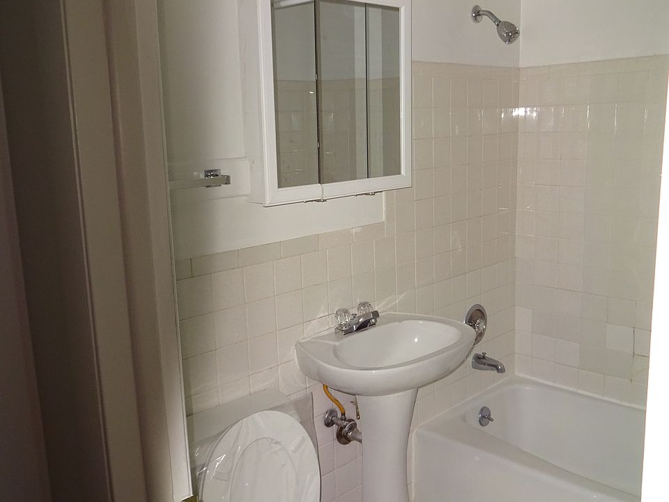 2nd image of 300 W Quincy St APT C