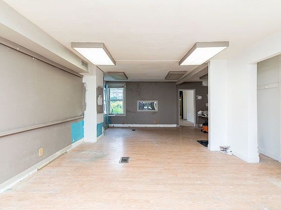 4th image of 6521 Grand Ave