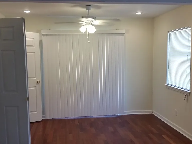 8 Saint Ives Ct — Photo 16
