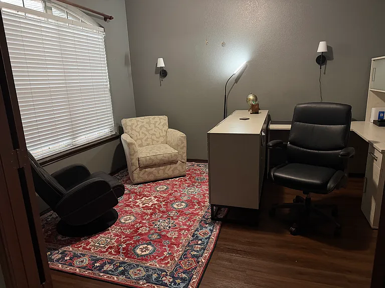 1806 Walnut Hills Ln — Photo 5